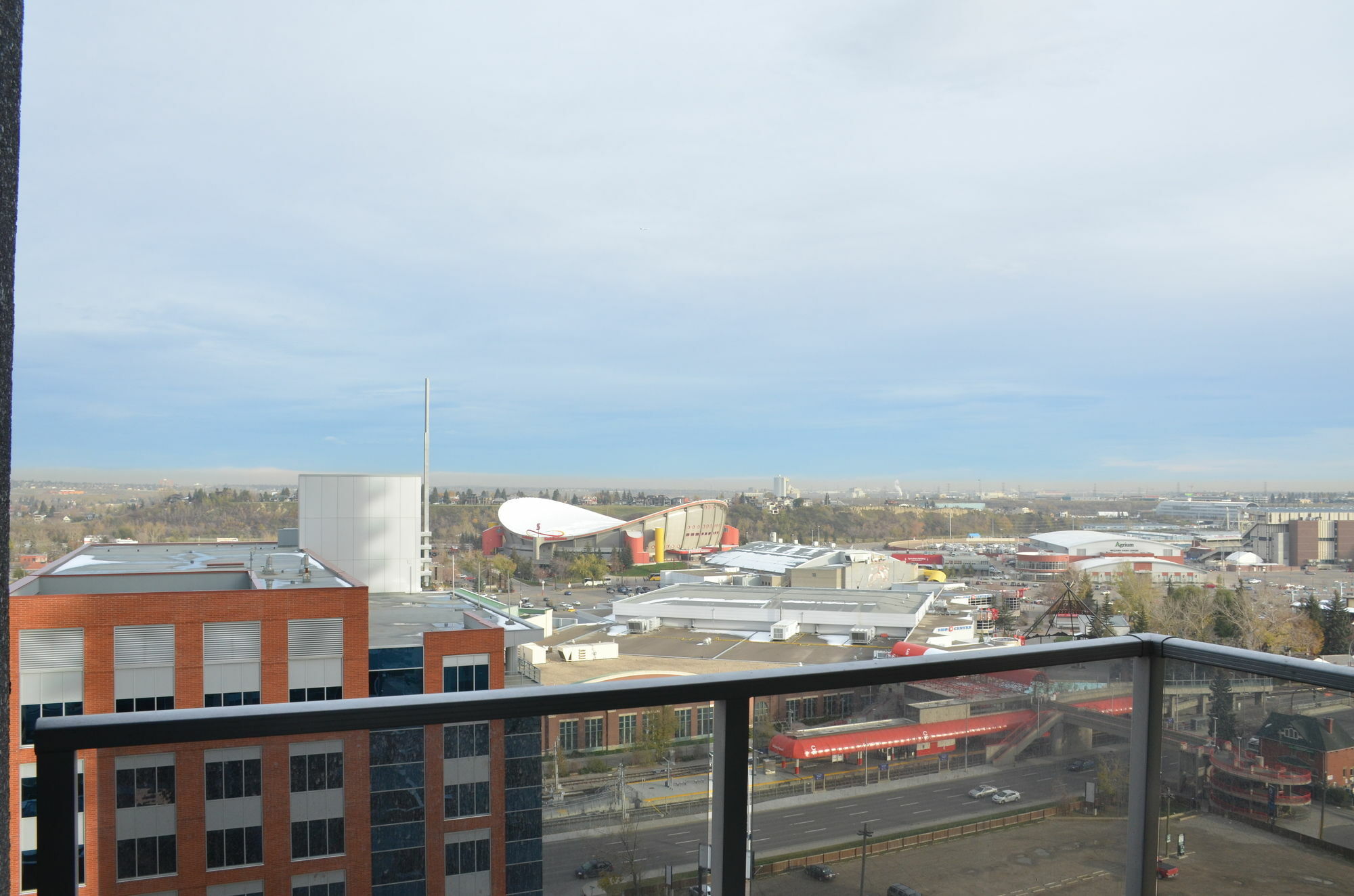 Monki Di Executive Suites - Alura Calgary Bagian luar foto