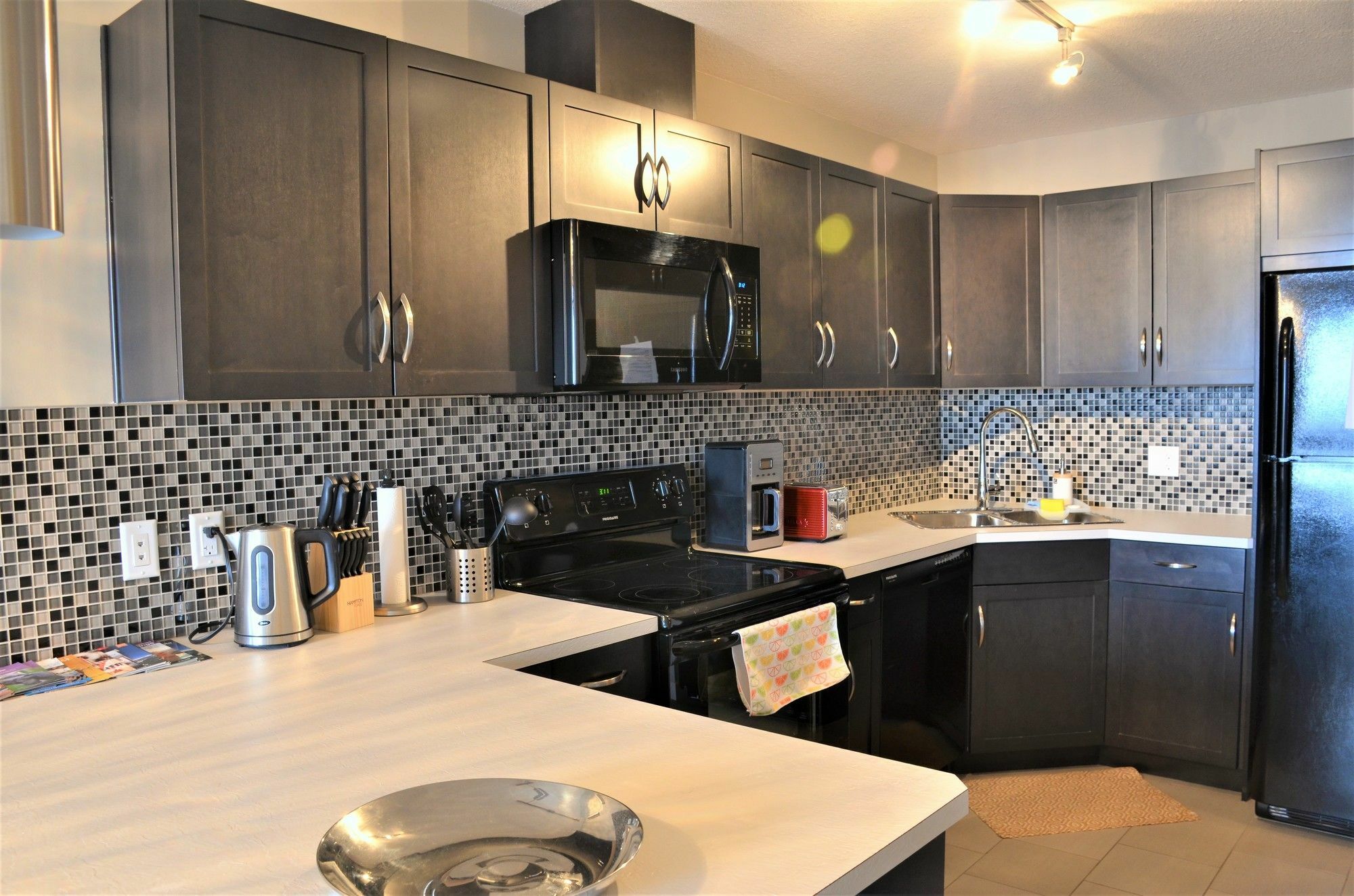 Monki Di Executive Suites - Alura Calgary Bagian luar foto